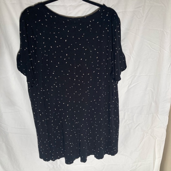 Small Patterned Cold Shoulder - Picture 2 of 5
